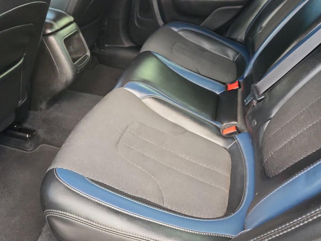 Used 2015 Chrysler 200 S image 9