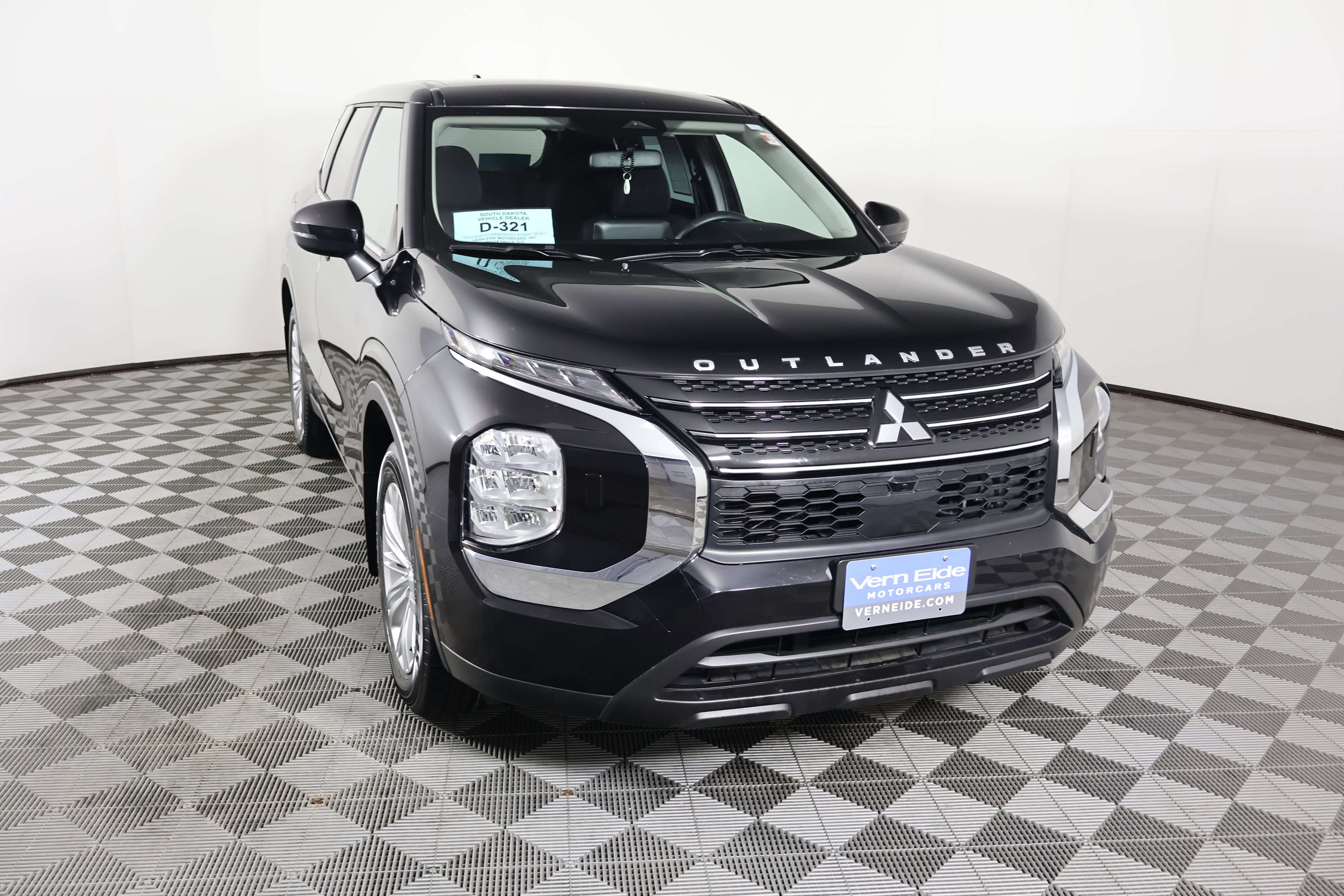 Used 2023 Mitsubishi Outlander ES AWD/4WD image 3