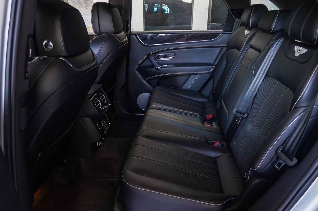 Used 2019 Bentley Bentayga AWD/4WD image 19