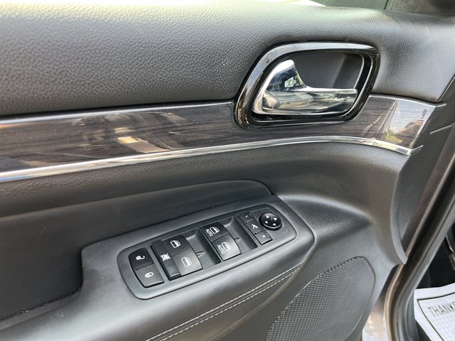 Used 2020 Jeep Grand Cherokee Overland AWD/4WD image 19