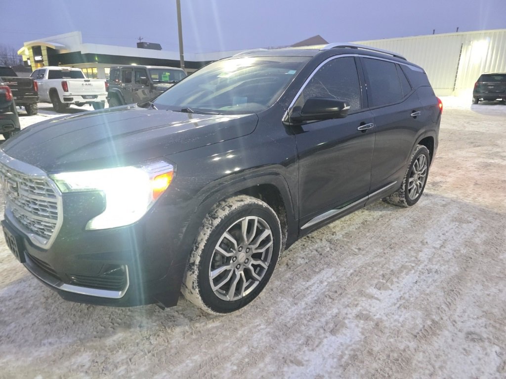 Used 2022 GMC Terrain Denali image 2