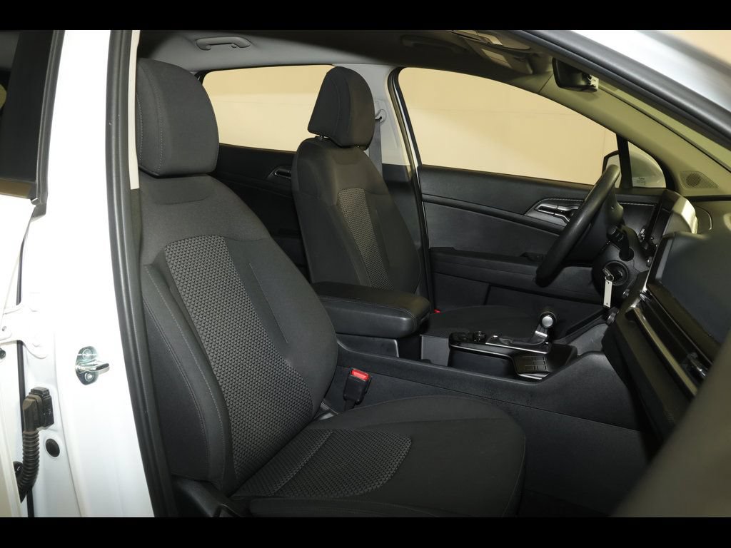 Used 2025 Kia Sportage LX FWD image 27