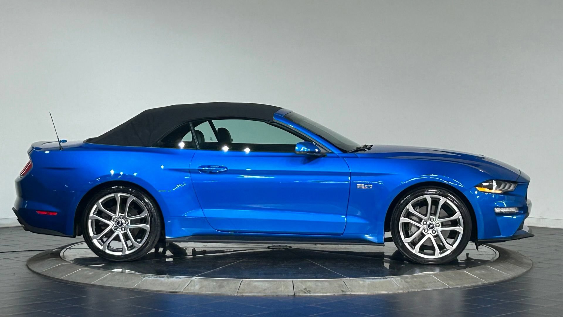 Used 2019 Ford Mustang GT Premium RWD image 12