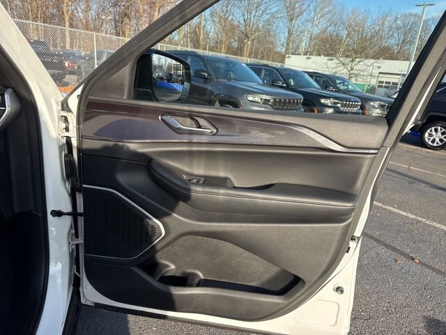 Used 2022 Jeep Grand Cherokee Altitude image 33