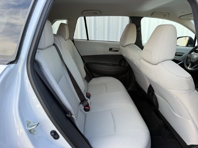 Used 2026 Toyota Corolla Cross LE FWD image 30