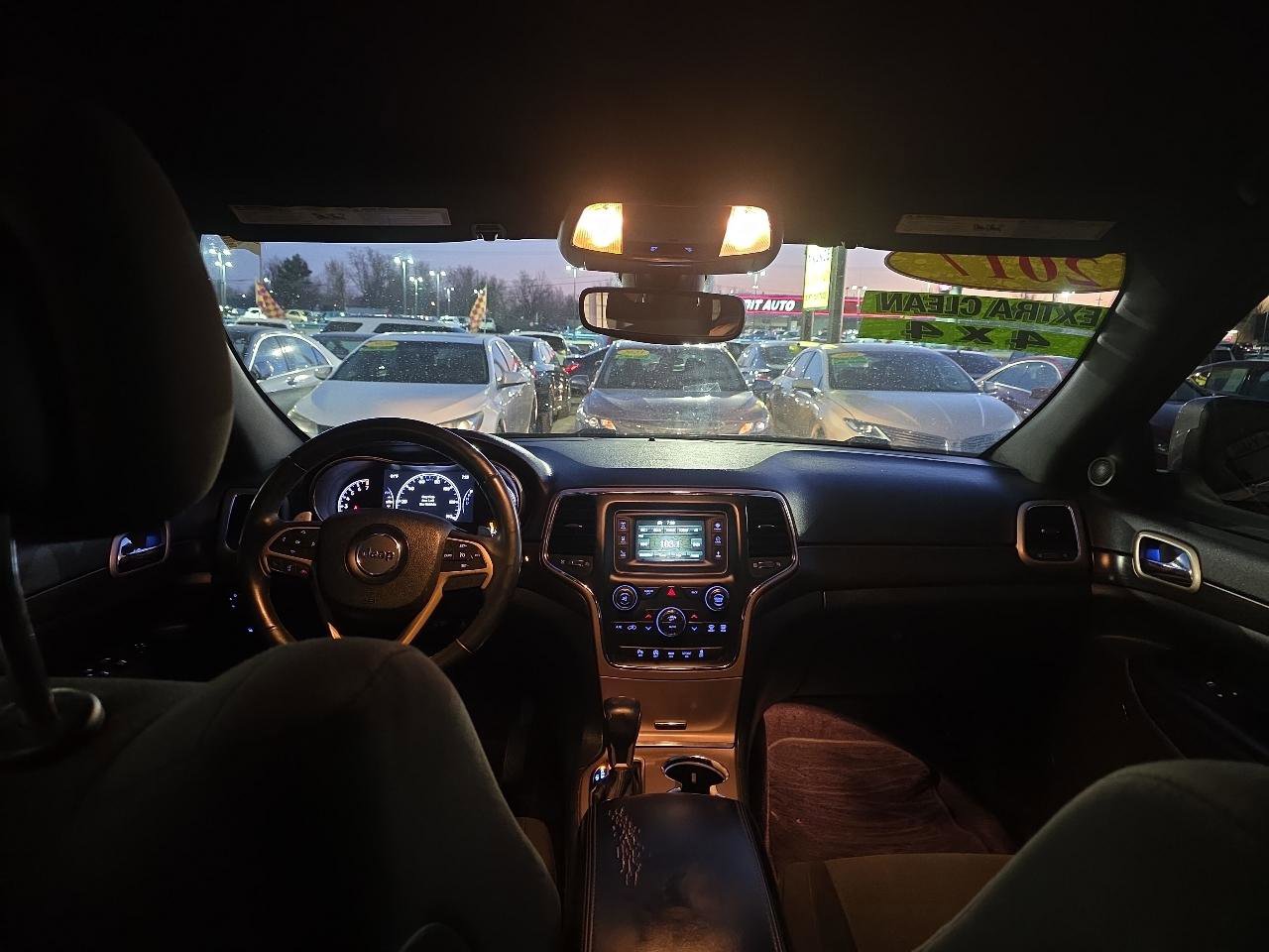 Used 2017 Jeep Grand Cherokee Laredo w/ Quick Order Package 2BE image 24