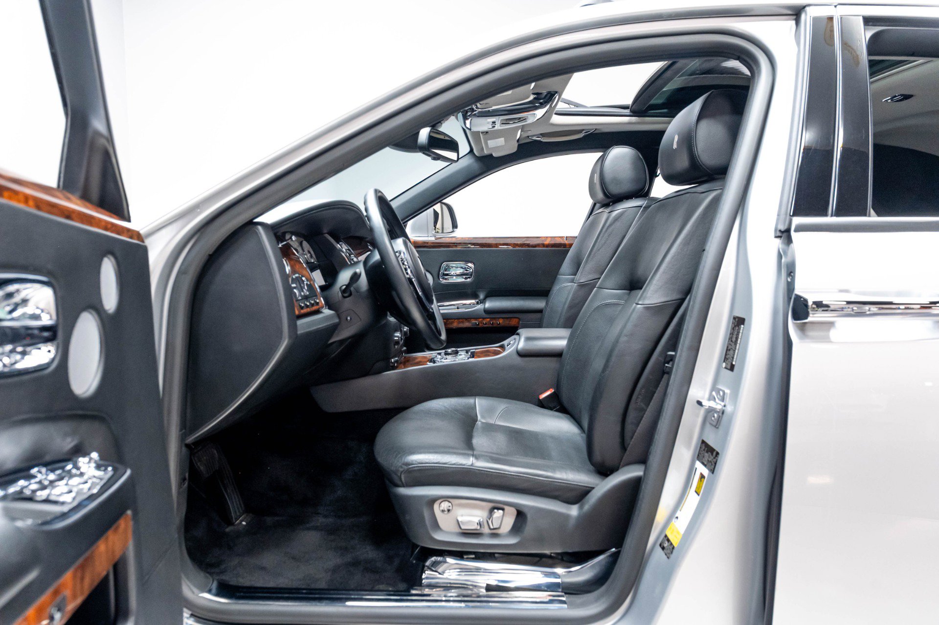Used 2012 Rolls-Royce Ghost RWD image 7