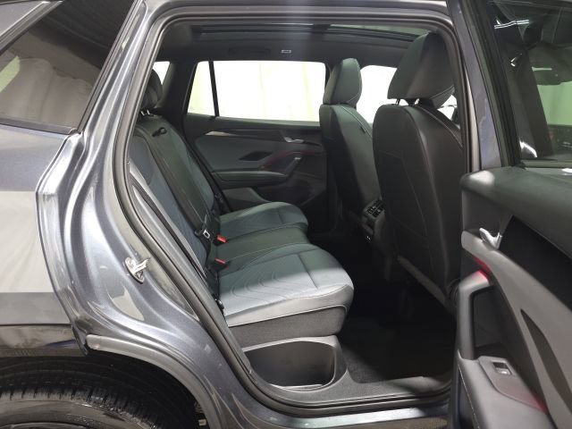 Used 2025 Volkswagen Tiguan SE R-Line AWD/4WD image 32