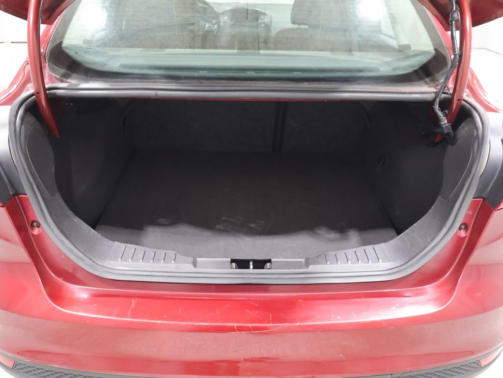 Used 2015 Ford Focus SE w/ SE Cold Weather Package FWD image 17