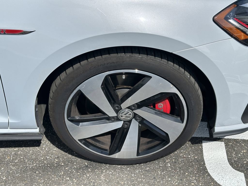 Used 2018 Volkswagen GTI SE FWD image 11