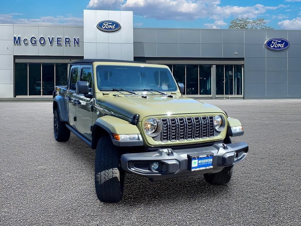 Used 2025 Jeep Gladiator Sport AWD/4WD image 4