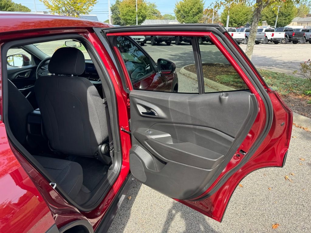 Used 2025 Chevrolet Trax LS w/ LS Convenience Package image 20