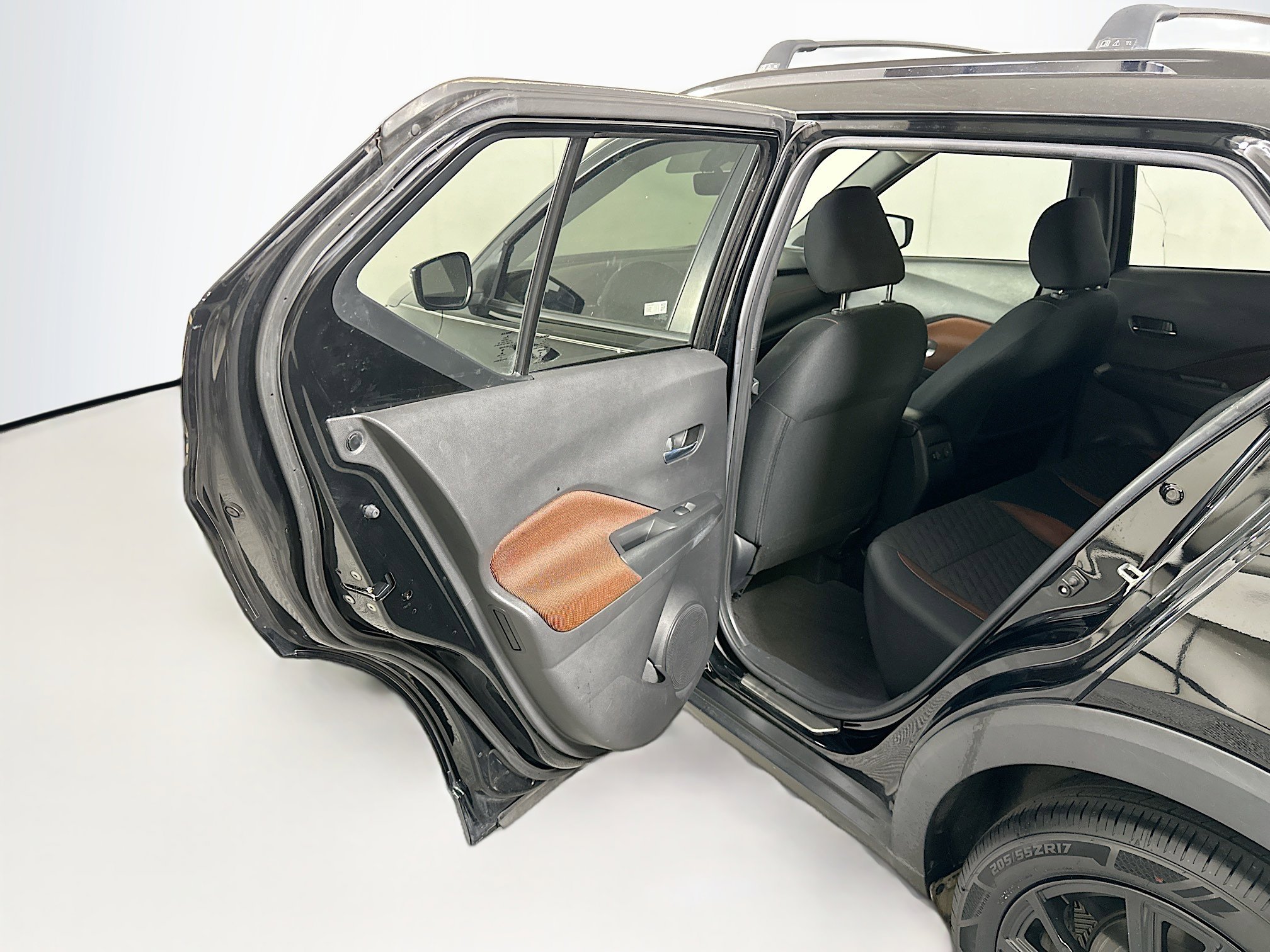 Used 2023 Nissan Kicks SR w/ Interior Electronics Package FWD image 24