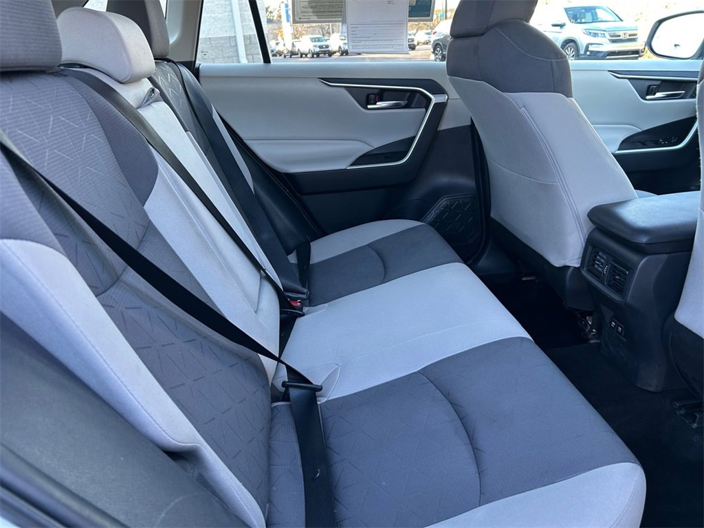 Used 2021 Toyota RAV4 XLE image 18