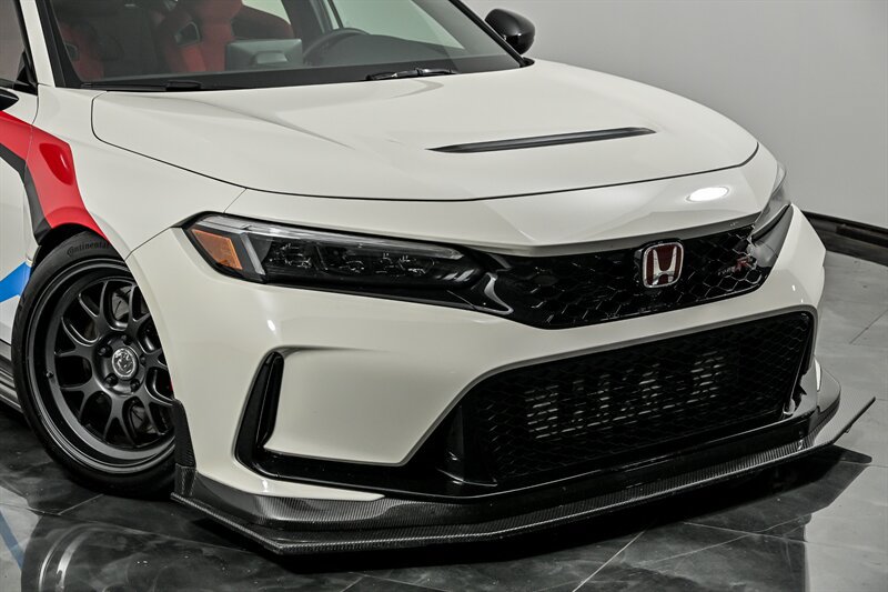 Used 2024 Honda Civic Type R image 2