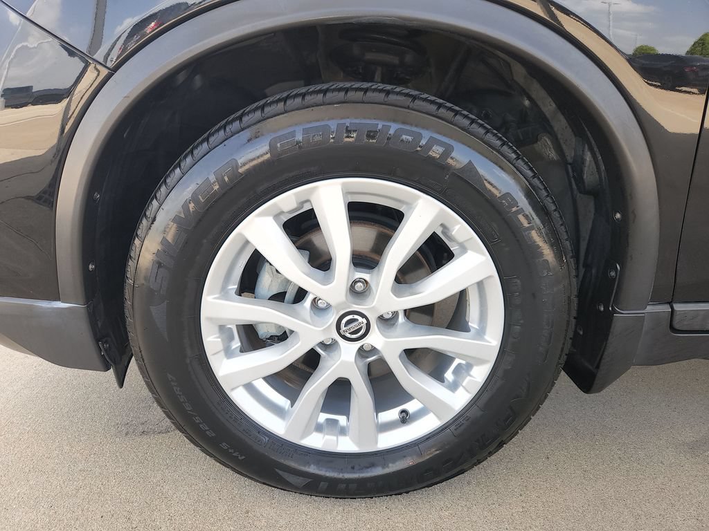 Certified 2018 Nissan Rogue SV w/ Premium Package FWD image 32