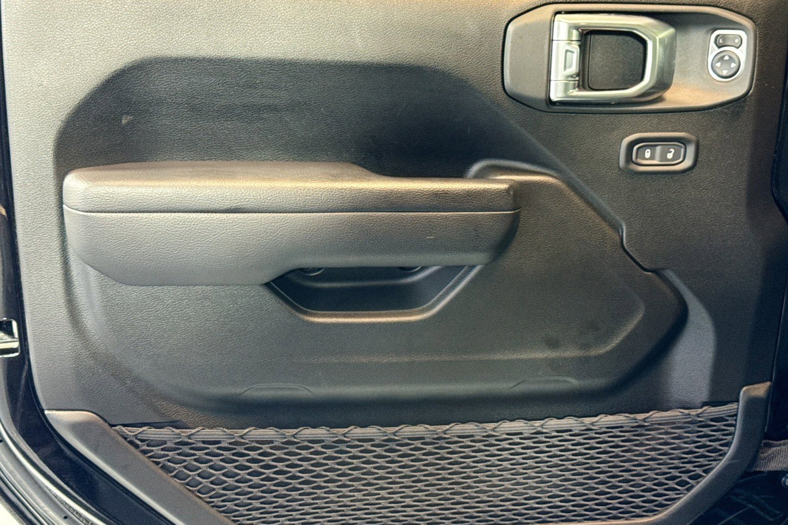 Used 2025 Jeep Gladiator Sport image 17