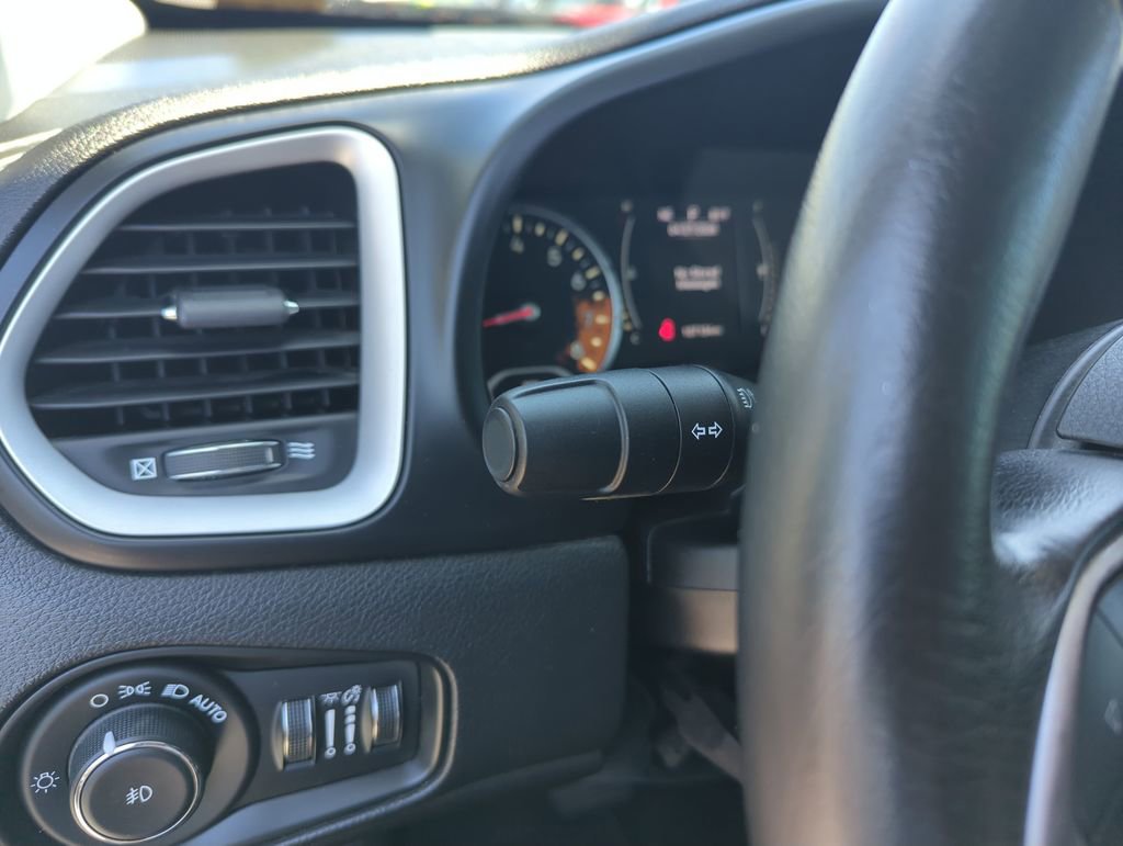 Used 2015 Jeep Renegade Latitude FWD image 21