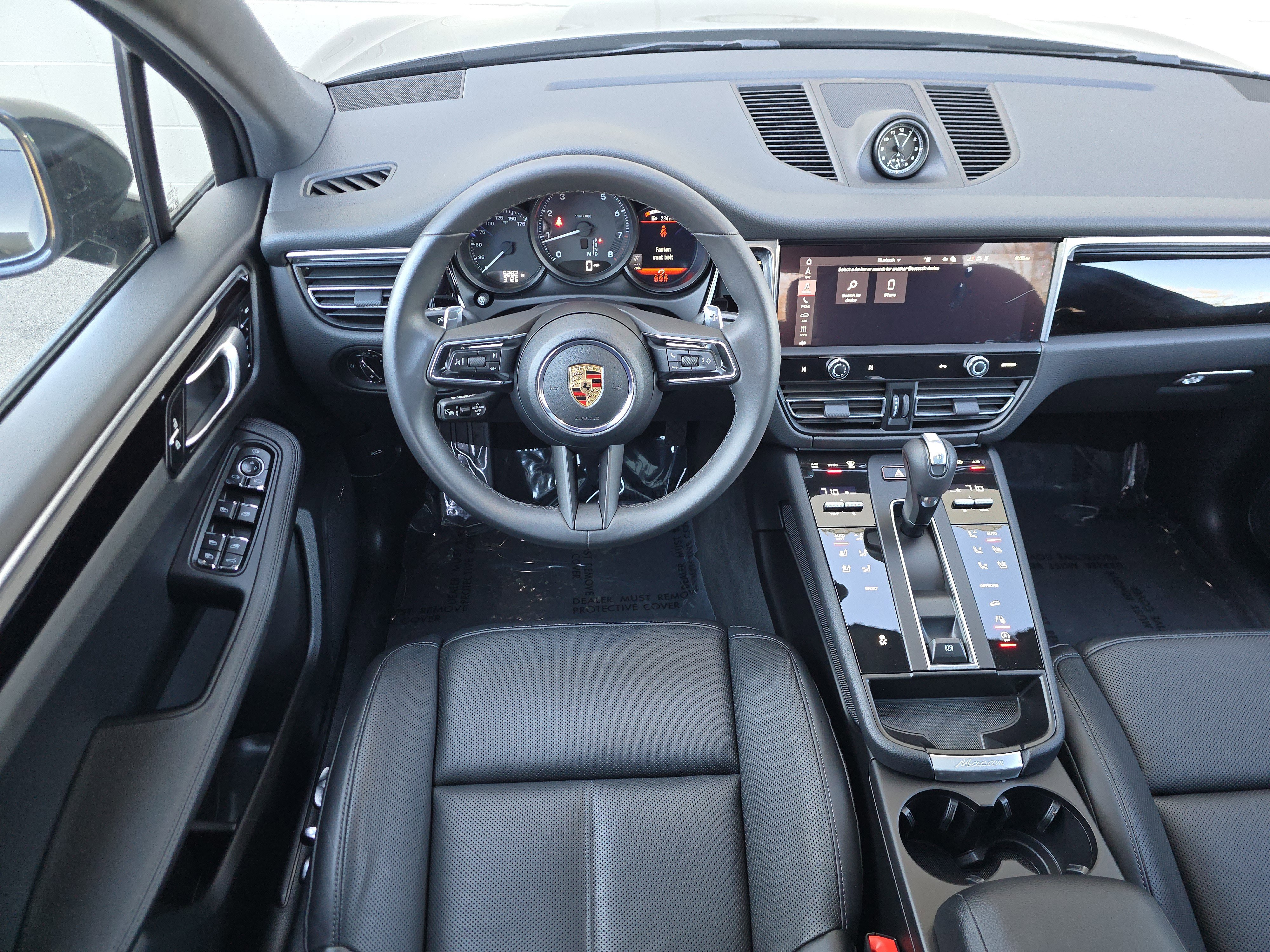 Certified 2025 Porsche Macan image 17