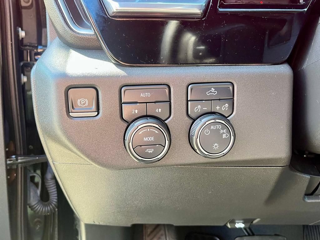 Used 2023 Chevrolet Silverado 1500 LT AWD/4WD image 19