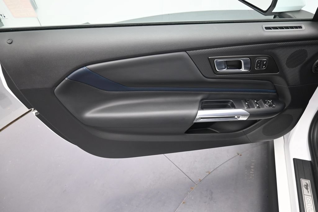 Used 2025 Ford Mustang GT Premium RWD image 9