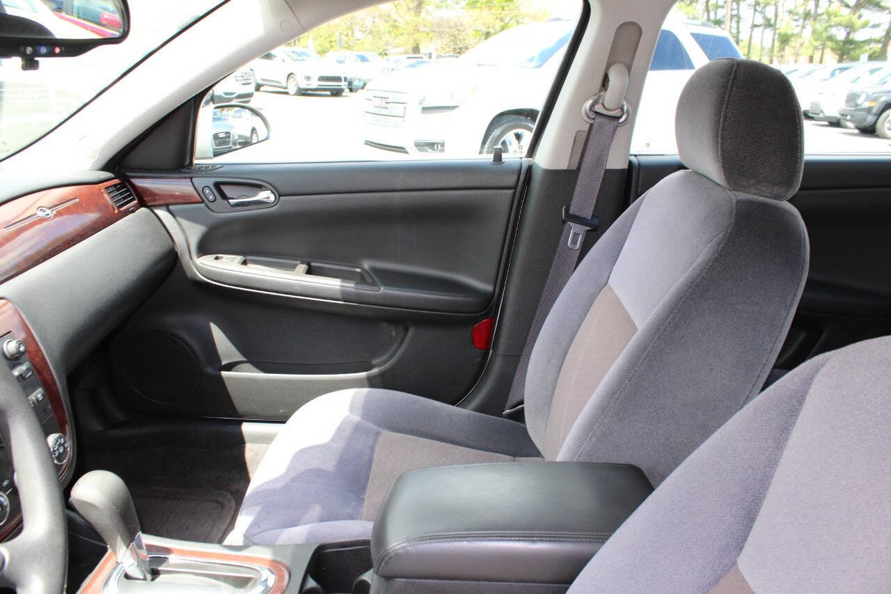 Used 2008 Chevrolet Impala LS FWD image 14