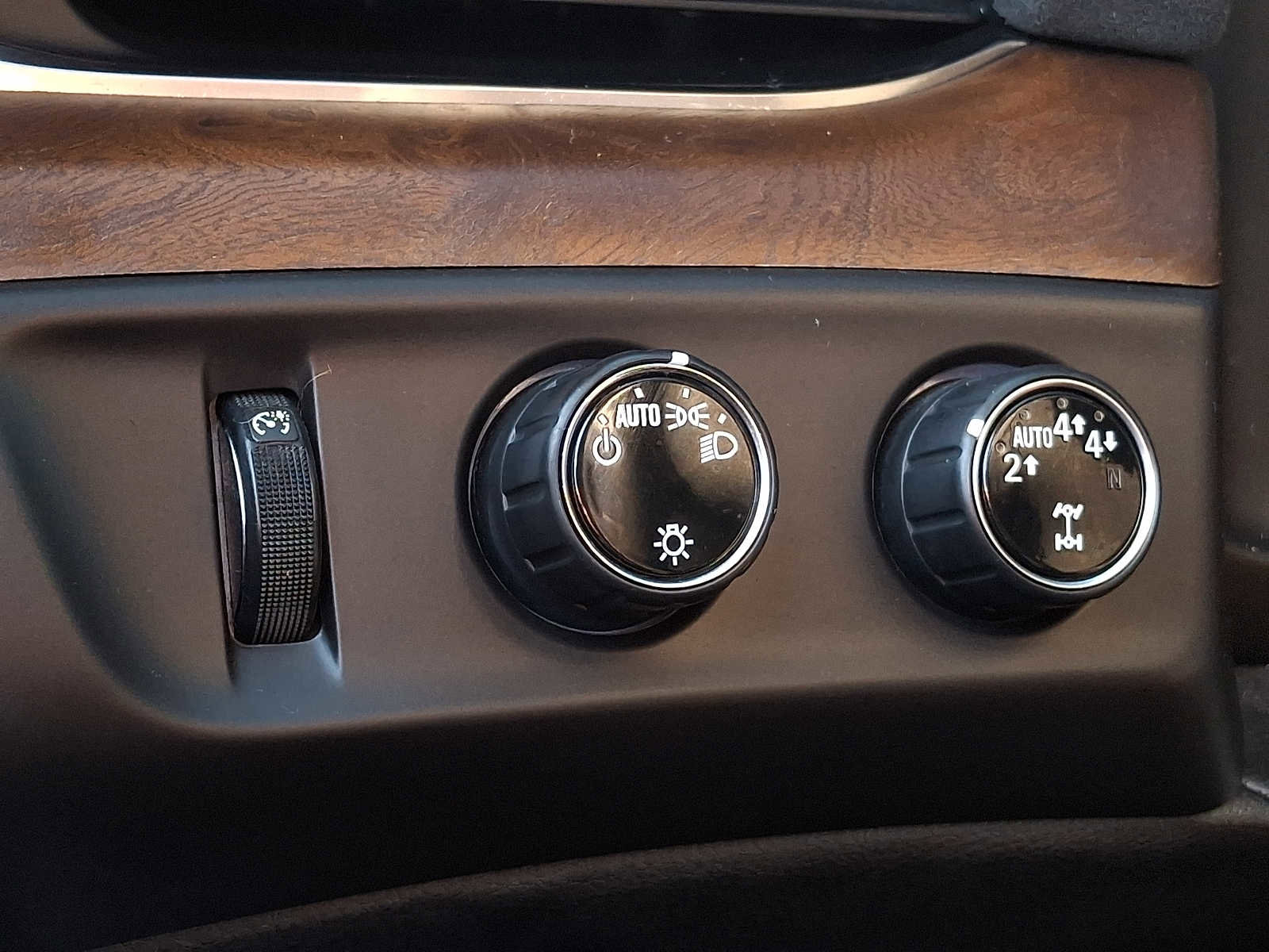 Used 2017 Cadillac Escalade Premium Luxury image 23