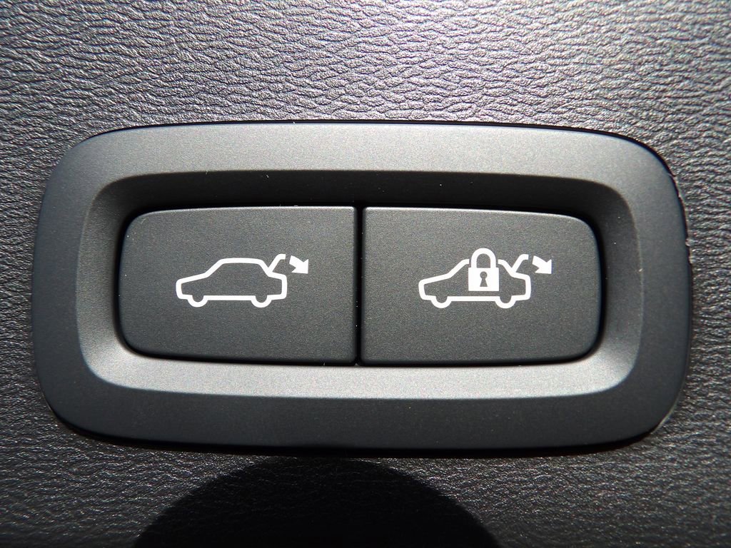 New 2026 Volvo XC40 B4 Plus FWD image 28
