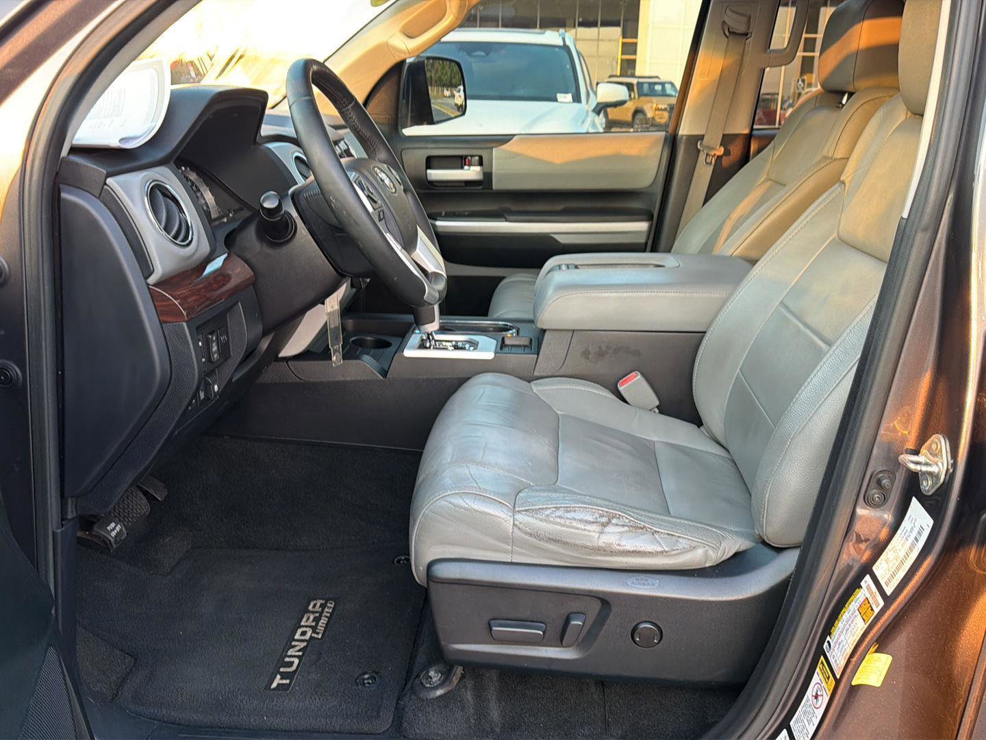 Used 2017 Toyota Tundra Limited w/ Limited Premium Package AWD/4WD image 10