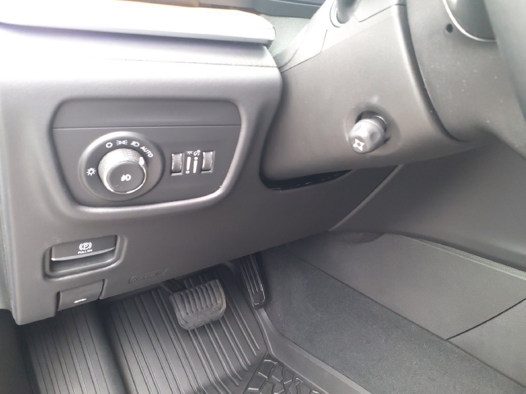 Used 2025 Jeep Grand Cherokee Summit AWD/4WD image 25