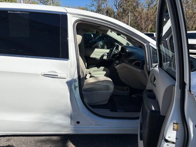 Used 2018 Chrysler Pacifica Touring Plus image 31