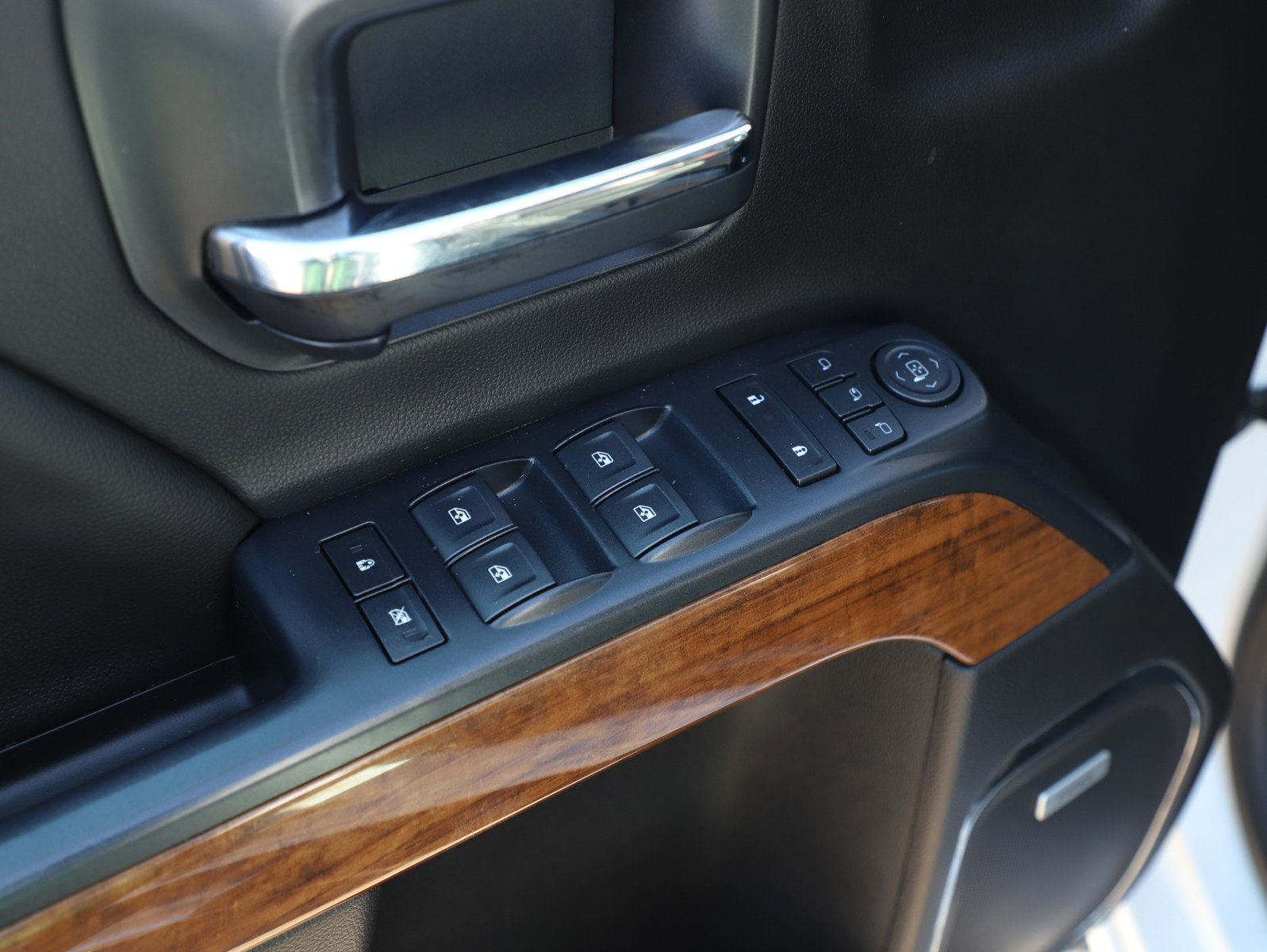 Used 2018 Chevrolet Silverado 2500 High Country w/ Duramax Plus Package image 18