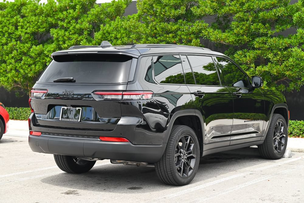 Used 2025 Jeep Grand Cherokee L Limited AWD/4WD image 4