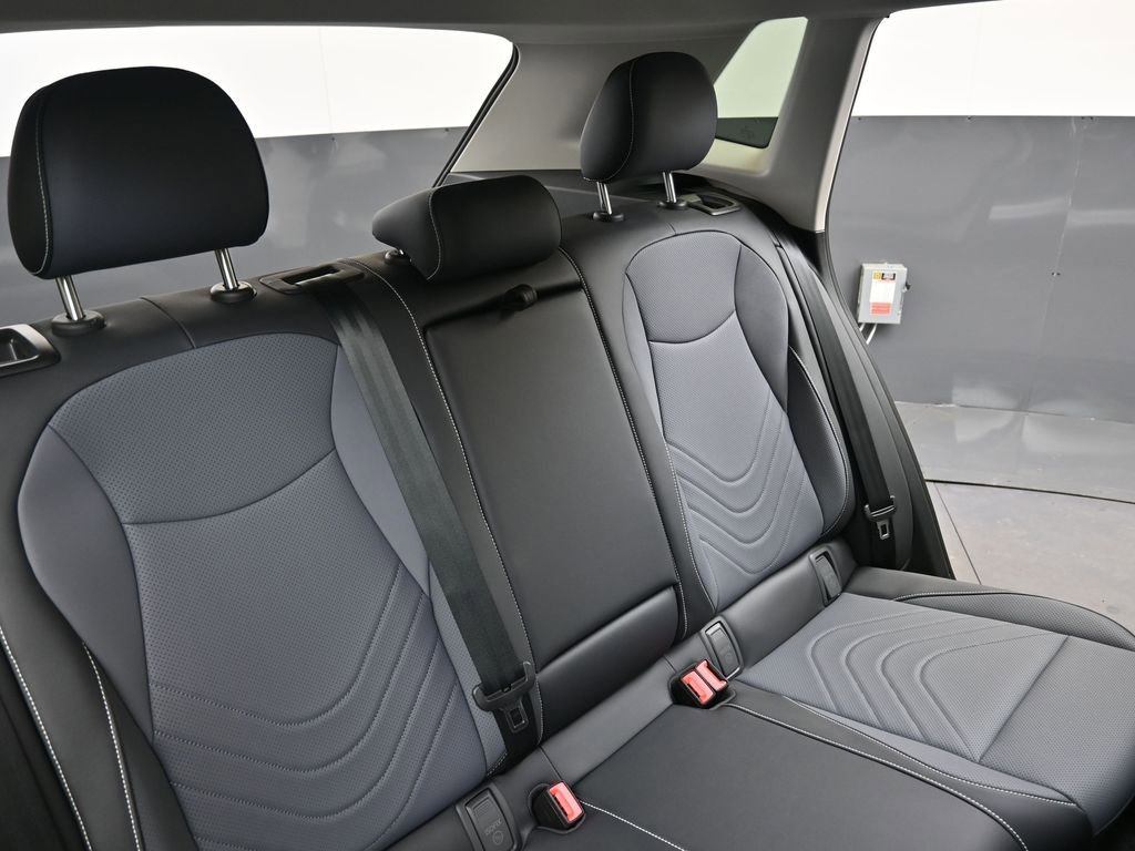 New 2026 Volkswagen Tiguan SE image 16