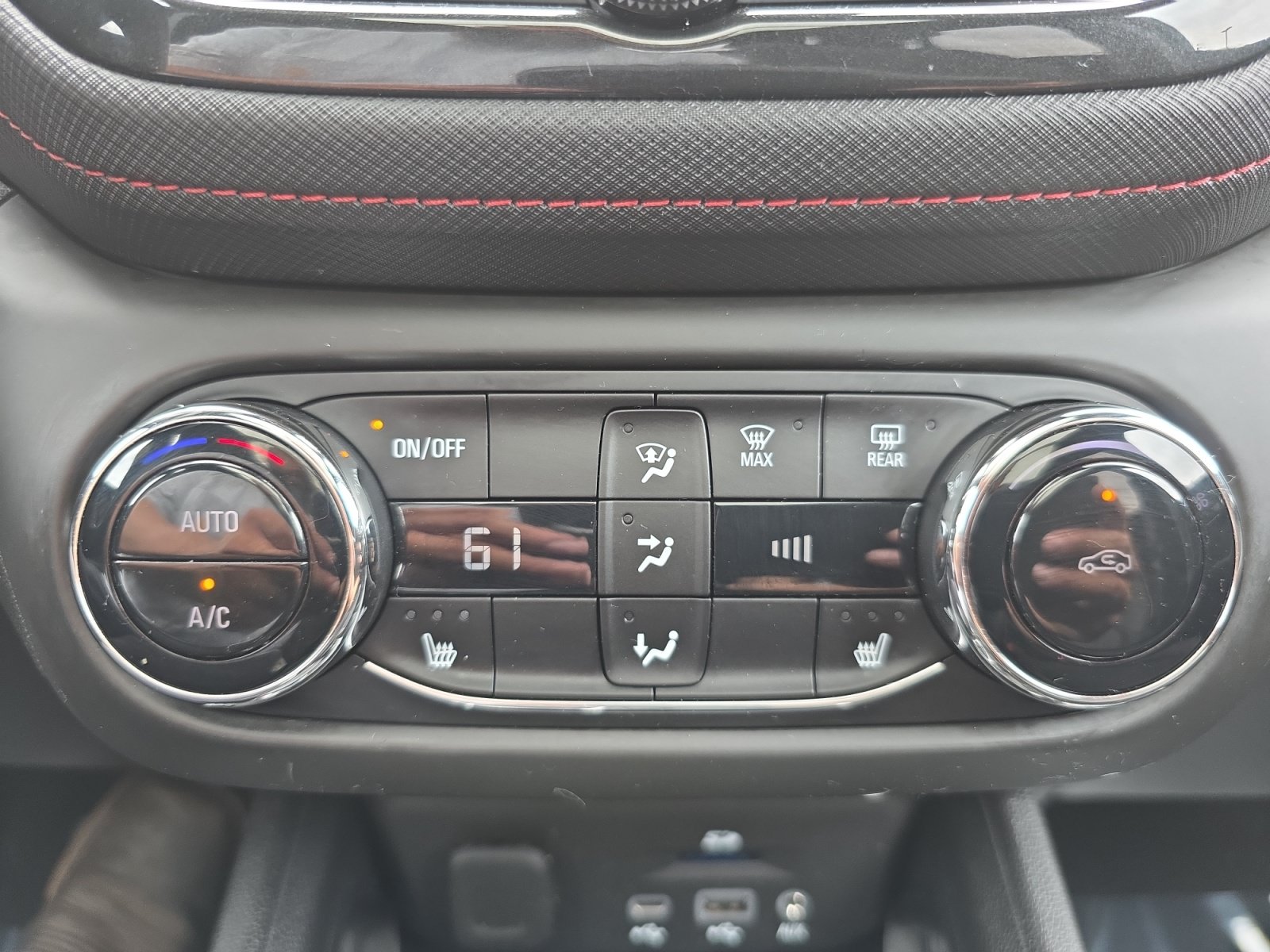 Used 2023 Chevrolet TrailBlazer RS w/ Sun and Liftgate Package AWD/4WD image 26