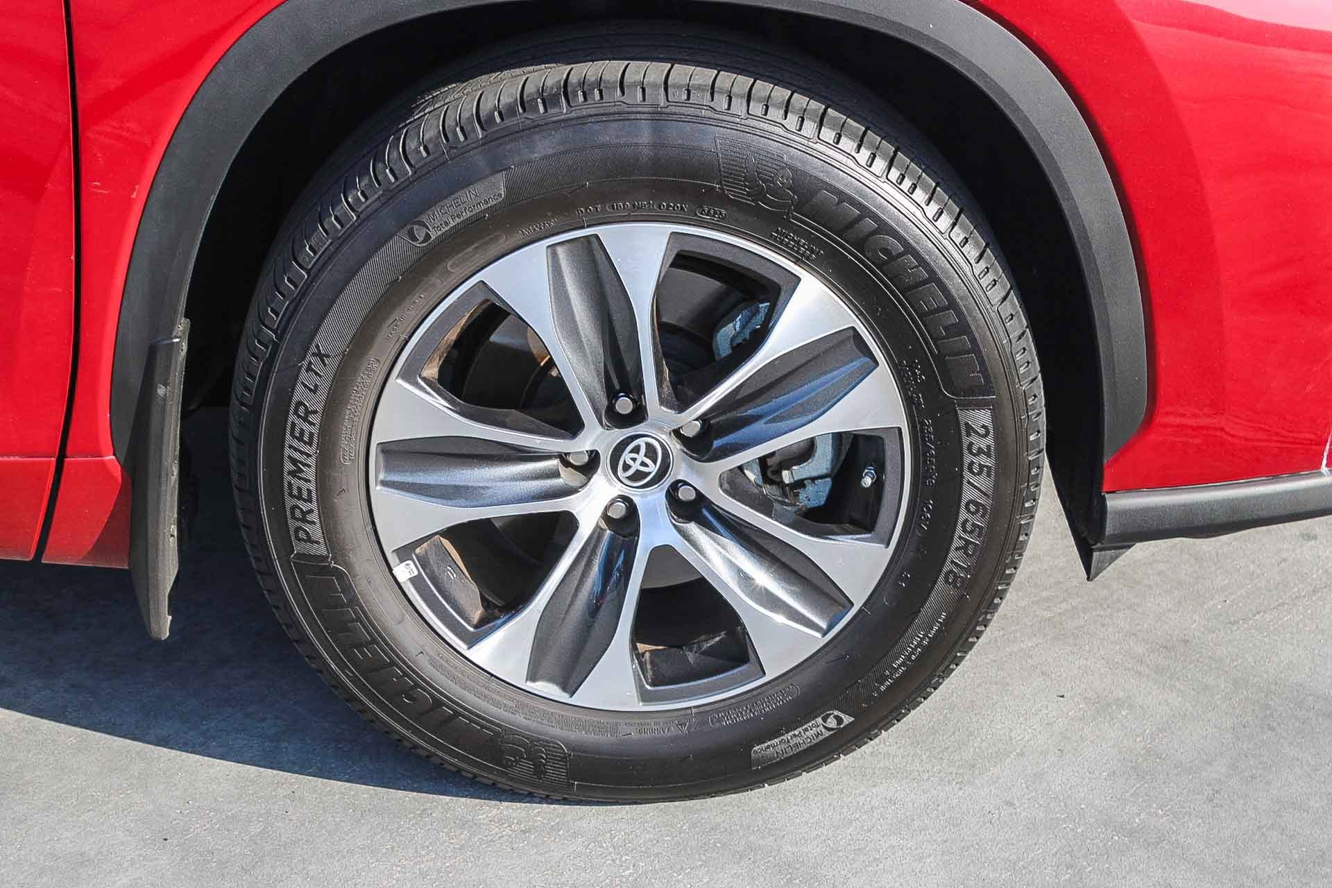 Certified 2023 Toyota Highlander XLE image 11