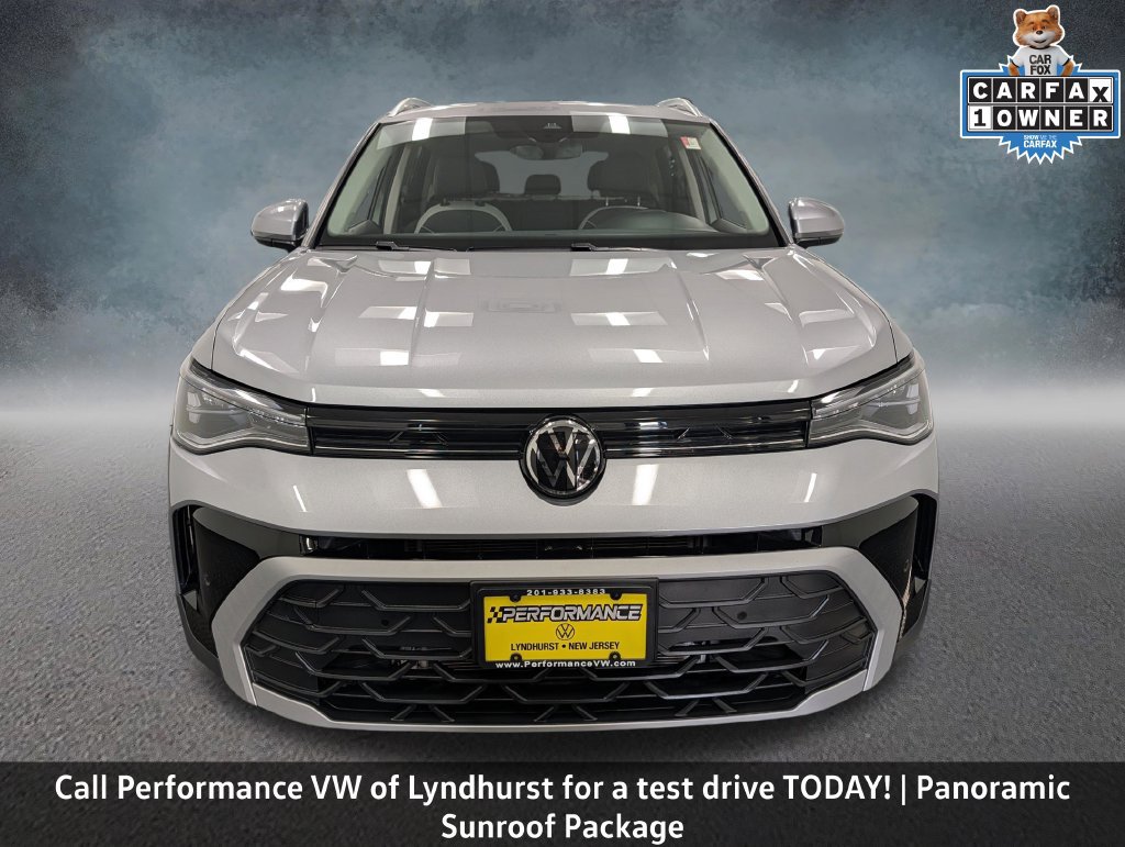 Used 2025 Volkswagen Taos SE w/ Panoramic Sunroof Package AWD/4WD image 2