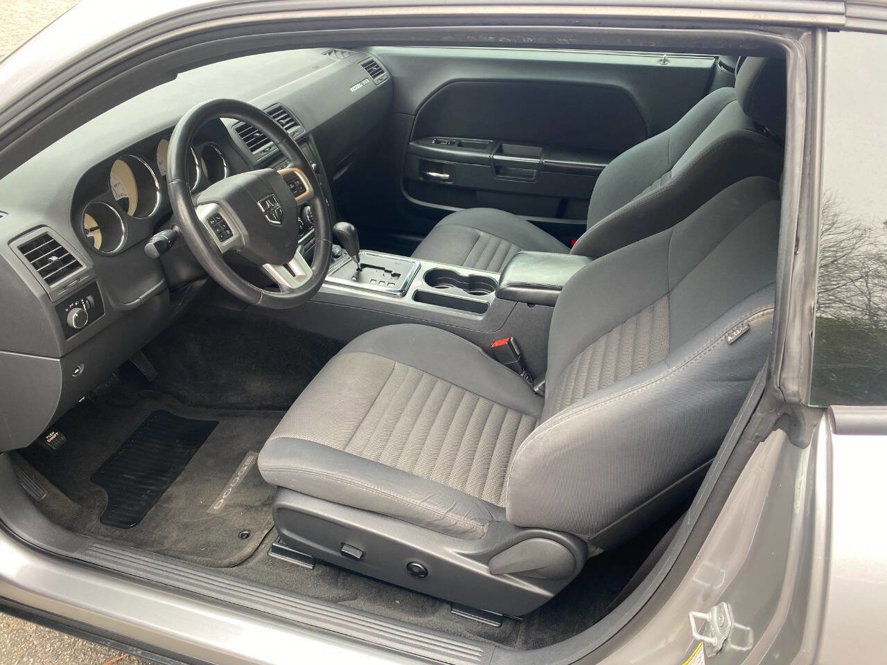 Used 2013 Dodge Challenger SXT RWD image 11