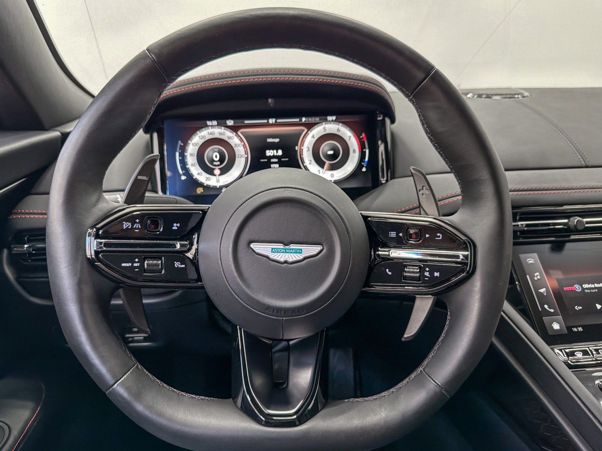 Used 2025 Aston Martin DB12 Coupe RWD image 15