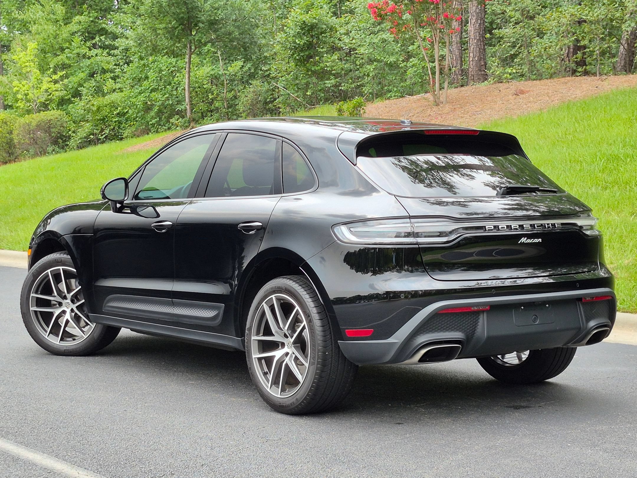 Certified 2026 Porsche Macan AWD/4WD image 3