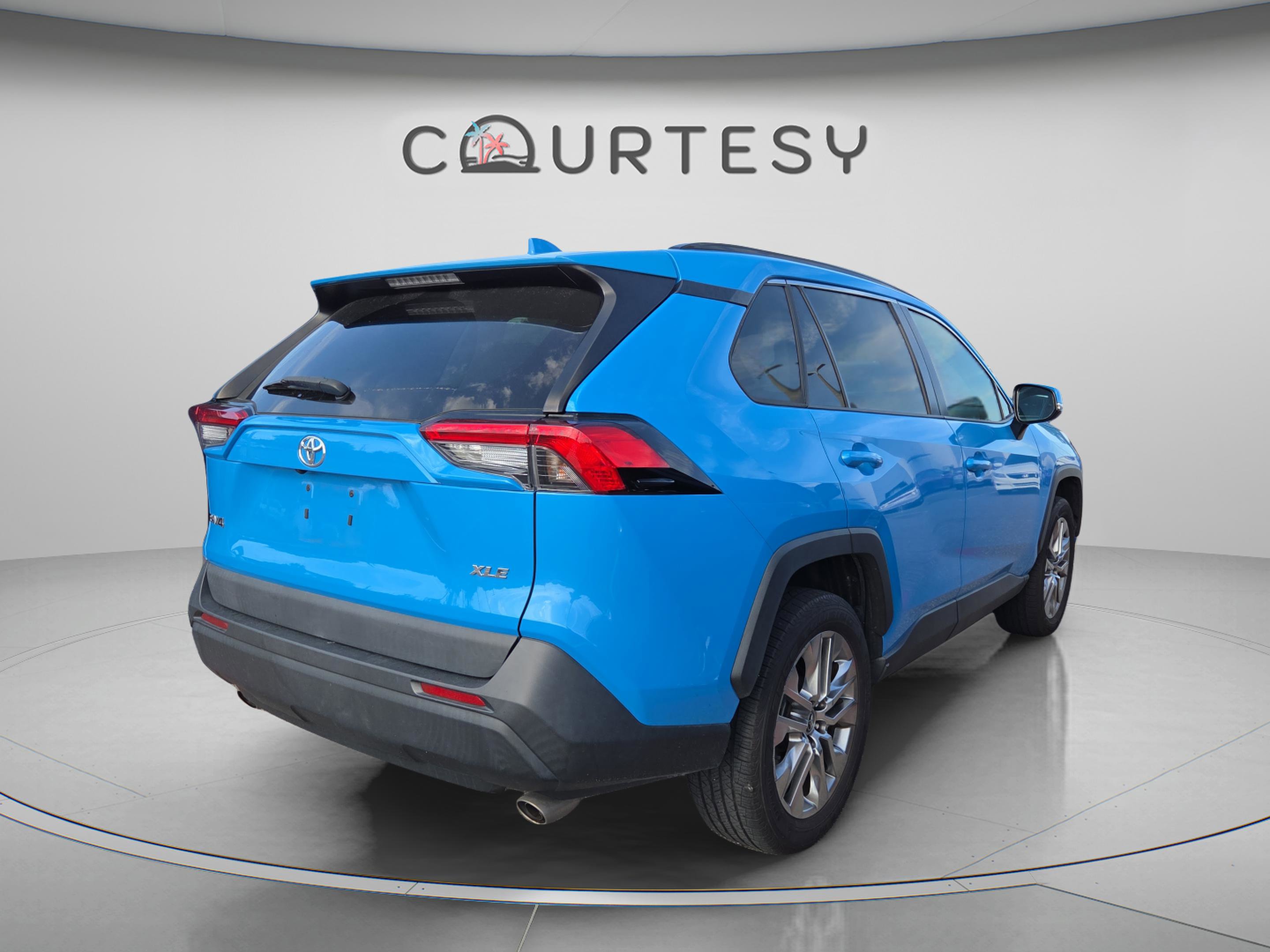 Certified 2020 Toyota RAV4 XLE Premium FWD image 2