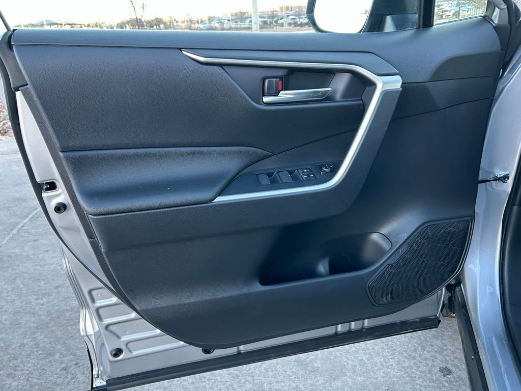 Used 2025 Toyota RAV4 SE w/ Weather & Moonroof Package image 20