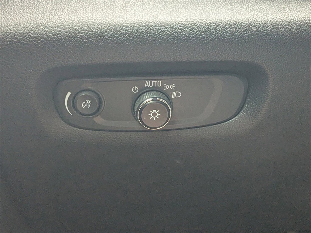 Used 2023 Chevrolet Traverse RS image 28