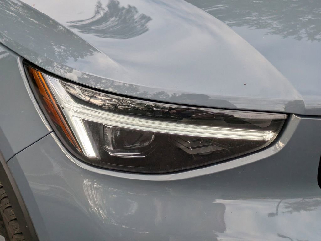 Certified 2023 Volvo XC40 B5 Ultimate w/ Climate Package AWD/4WD image 9