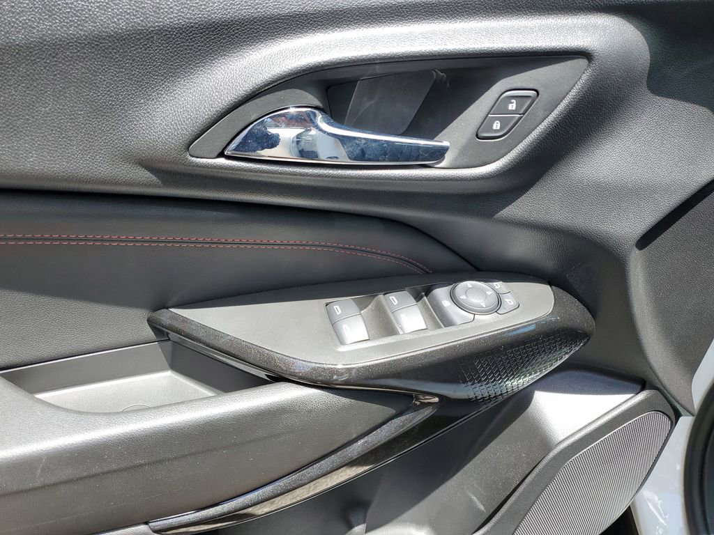 Used 2024 Chevrolet Trax RS FWD image 21