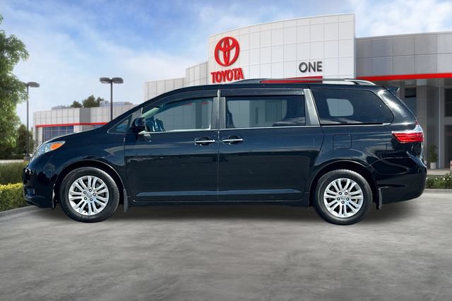 Used 2016 Toyota Sienna XLE w/ XLE Navigation Package FWD image 8