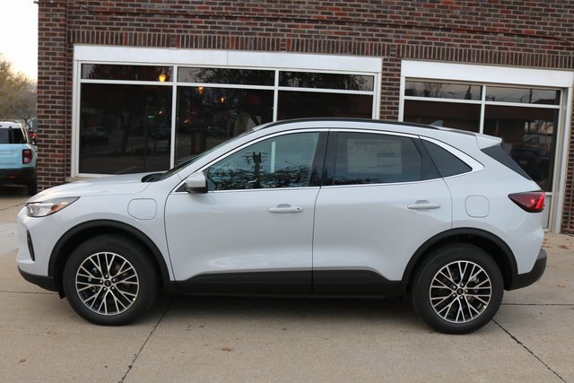 New 2025 Ford Escape SE image 2