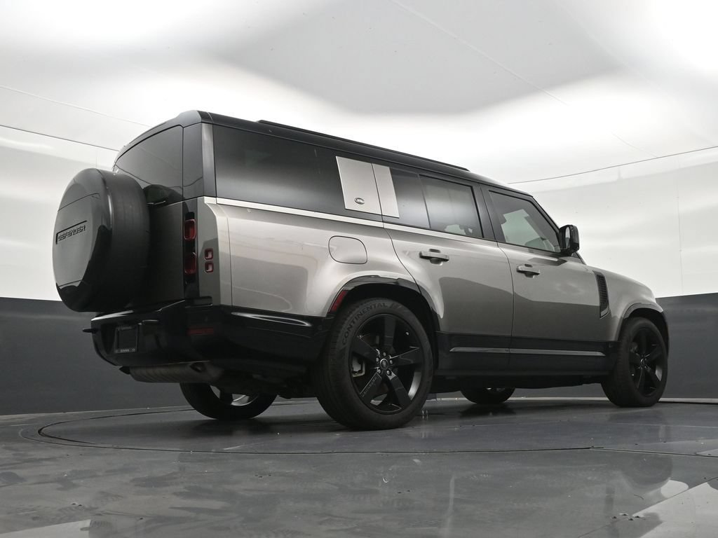 Used 2024 Land Rover Defender 130 X-Dynamic SE AWD/4WD image 27