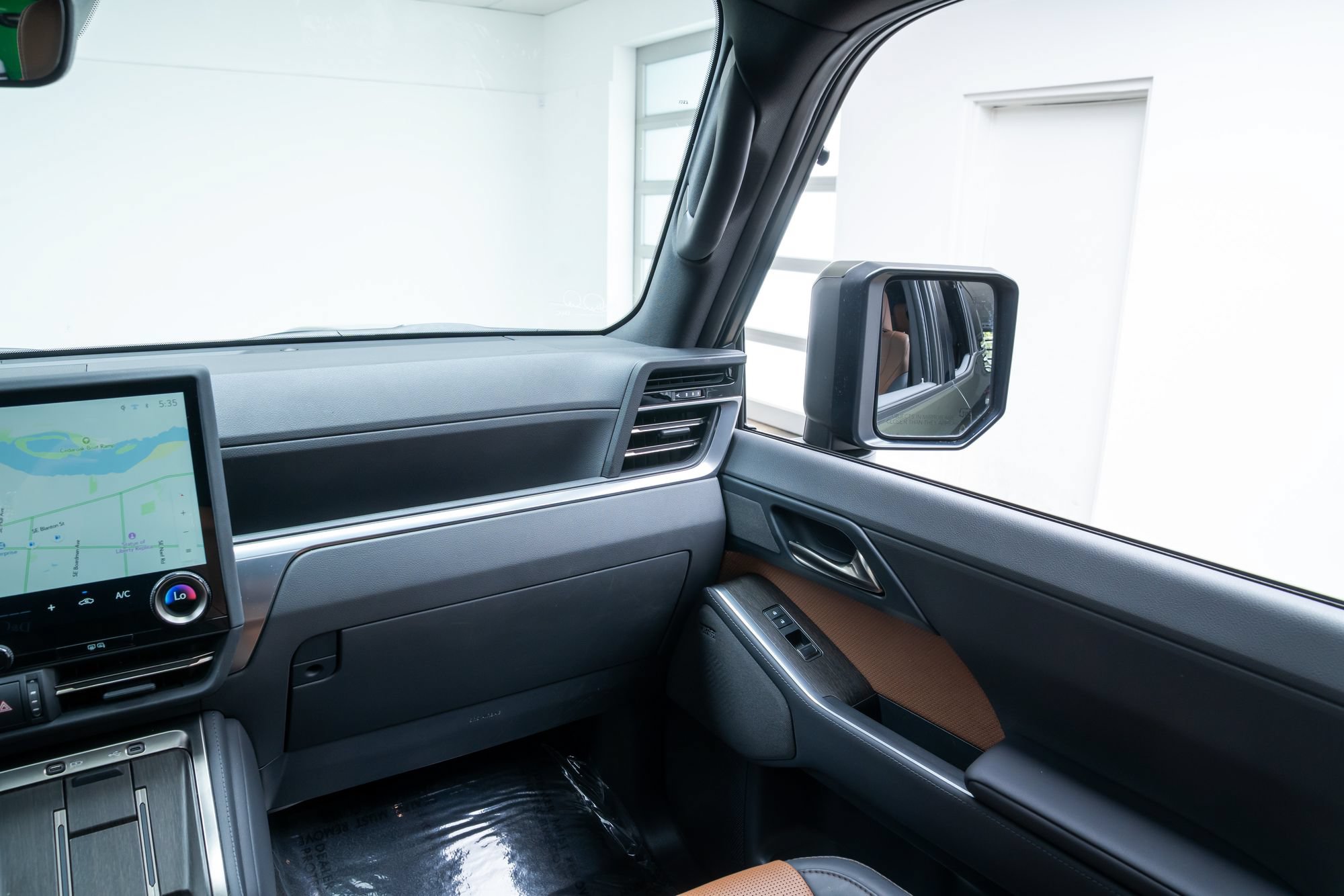 Used 2024 Lexus GX 550 w/ Accessory Package (2T) AWD/4WD image 10