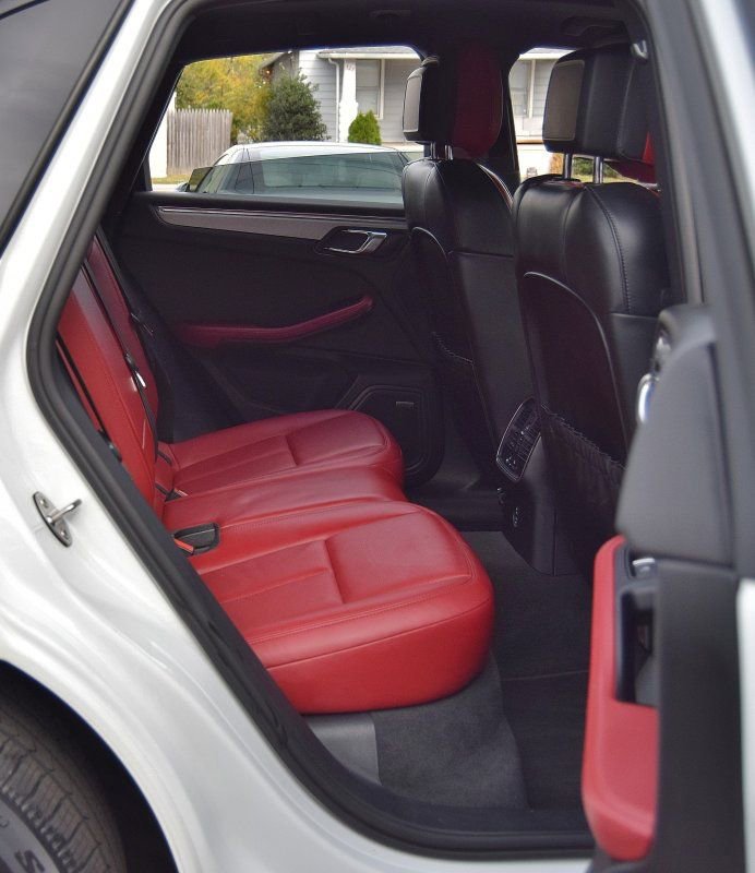Used 2023 Porsche Macan image 32